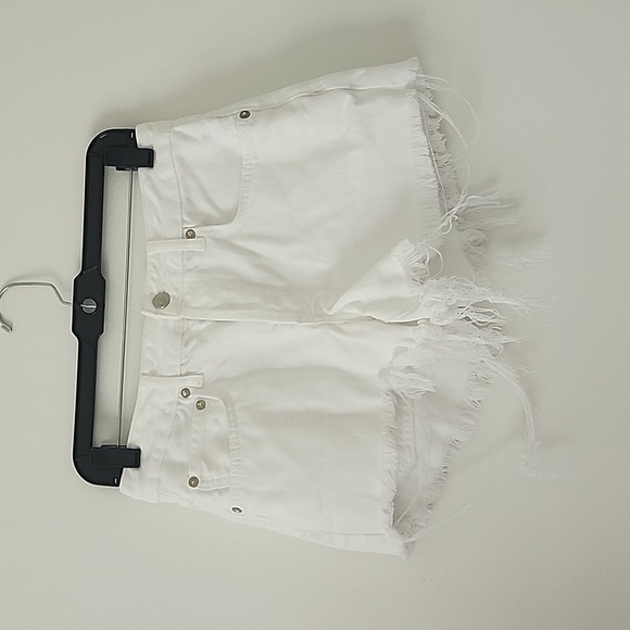 We the Free Distressed Mini jeans shorts in white Size 27 - Picture 3 of 10
